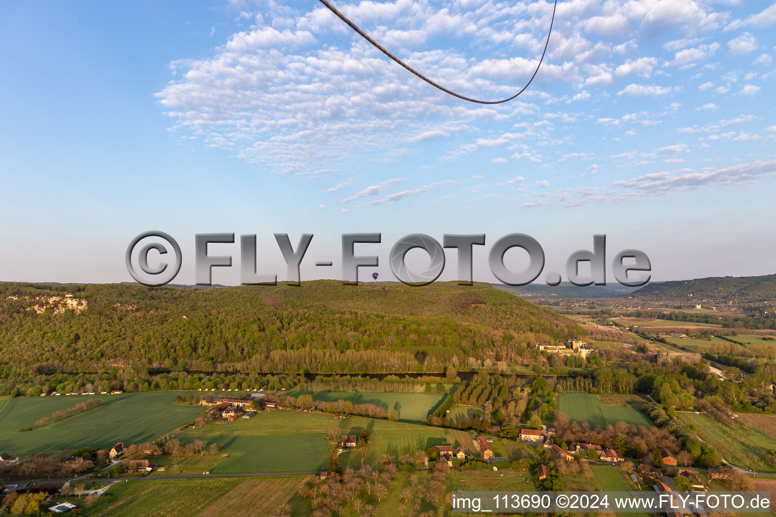 Vue oblique de Vézac dans le département Dordogne, France