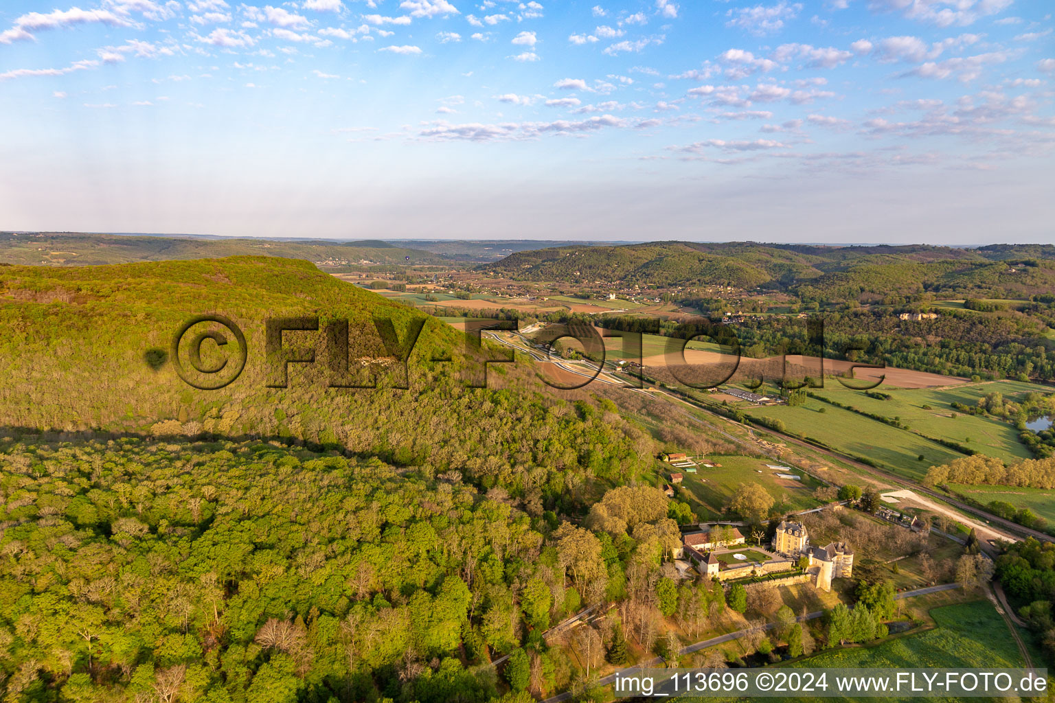 Vue aérienne de Château de Fayrac à Castelnaud-la-Chapelle dans le département Dordogne, France