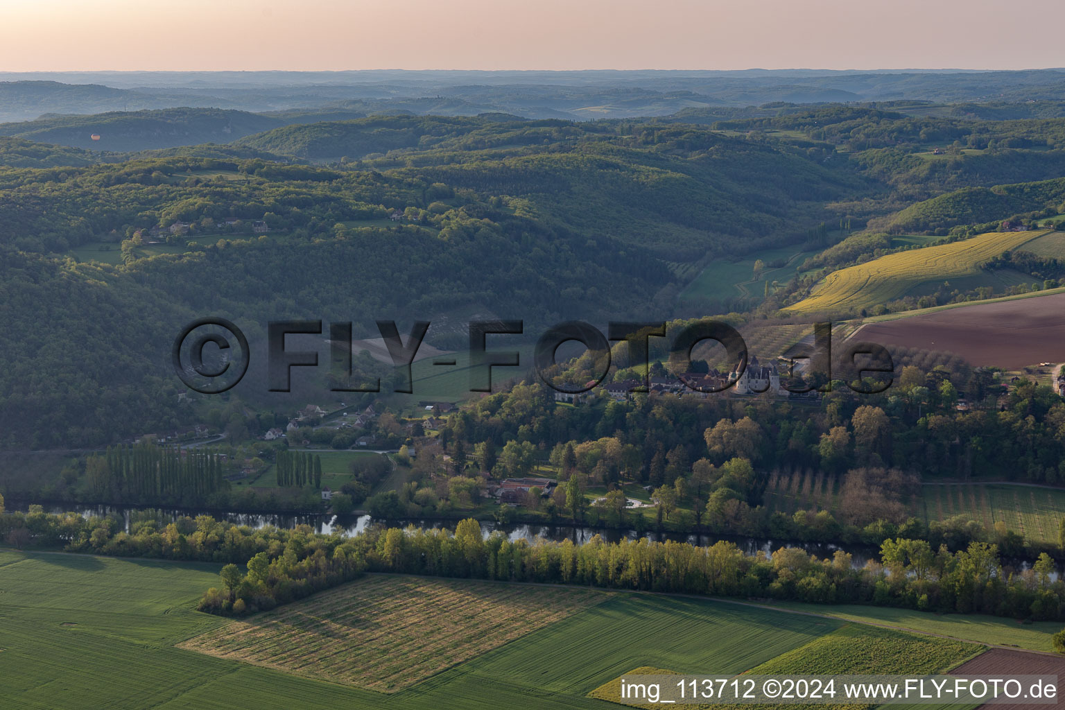 Photographie aérienne de Saint-Vincent-de-Cosse dans le département Dordogne, France