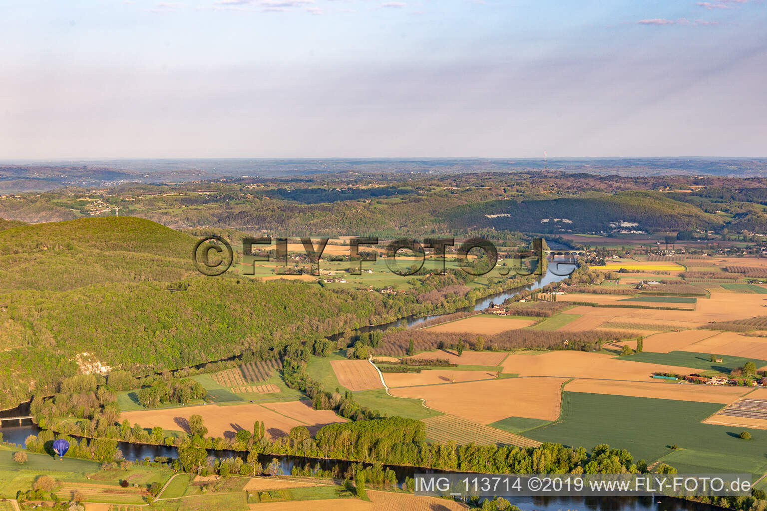 Saint-Vincent-de-Cosse dans le département Dordogne, France d'en haut