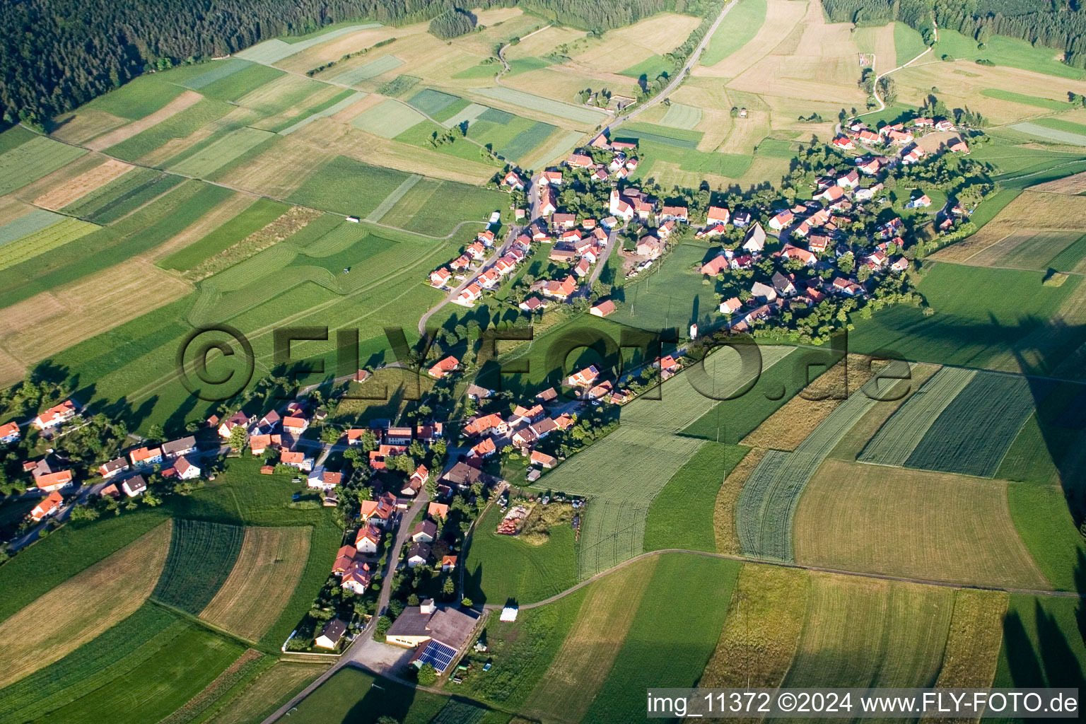 Vue aérienne de Vue sur le village à le quartier Ippingen in Immendingen dans le département Bade-Wurtemberg, Allemagne