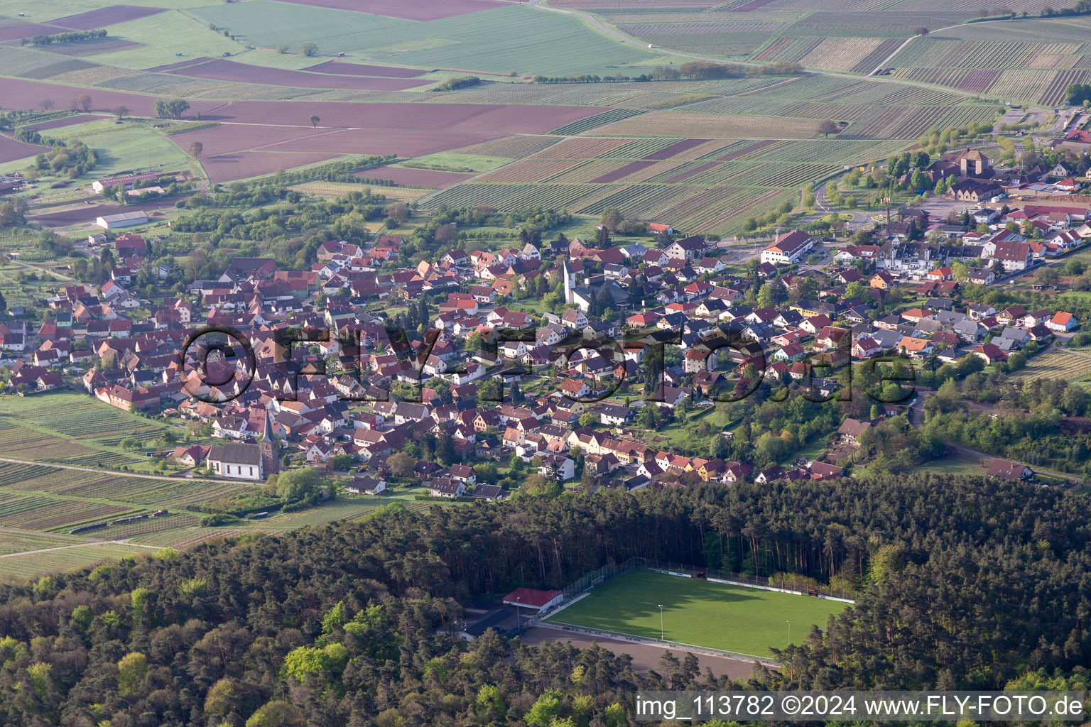 Quartier Rechtenbach in Schweigen-Rechtenbach dans le département Rhénanie-Palatinat, Allemagne d'en haut