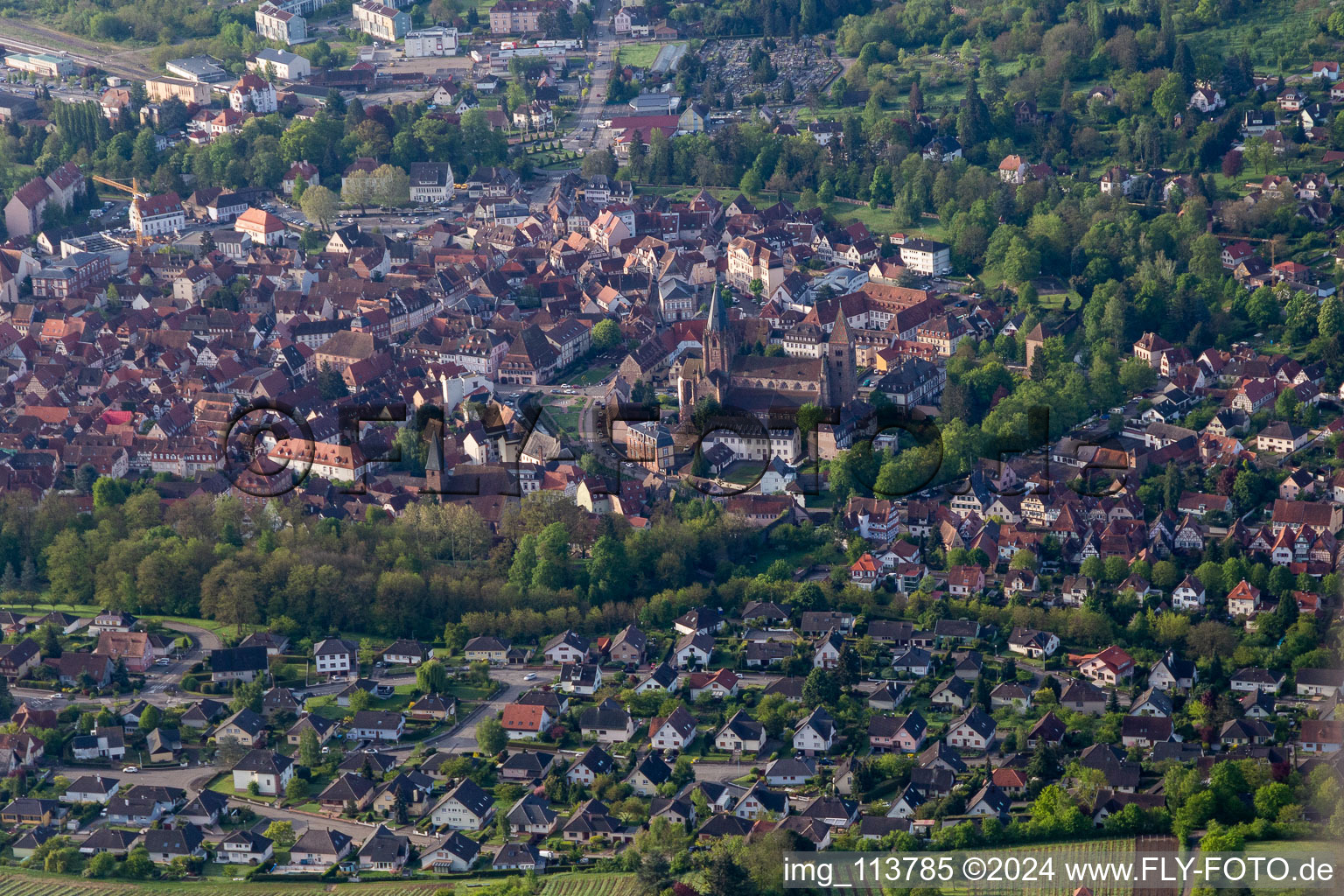 Wissembourg dans le département Bas Rhin, France vu d'un drone