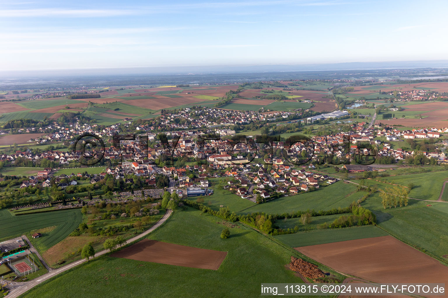 Image drone de Soultz-sous-Forêts dans le département Bas Rhin, France