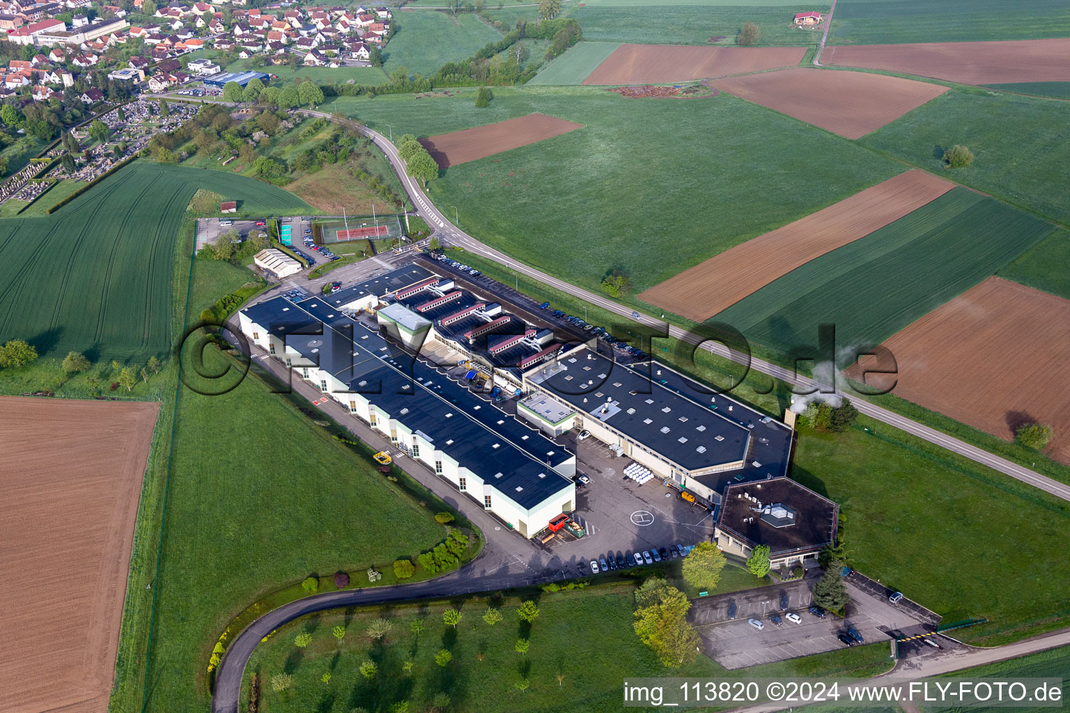 Vue aérienne de Locaux de l'usine Gunther Tools à Soultz-sous-Forêts à Soultz-sous-Forêts dans le département Bas Rhin, France