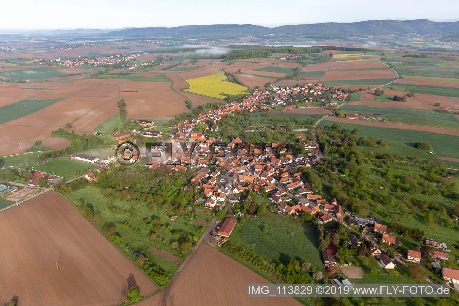 Hunspach dans le département Bas Rhin, France d'un drone
