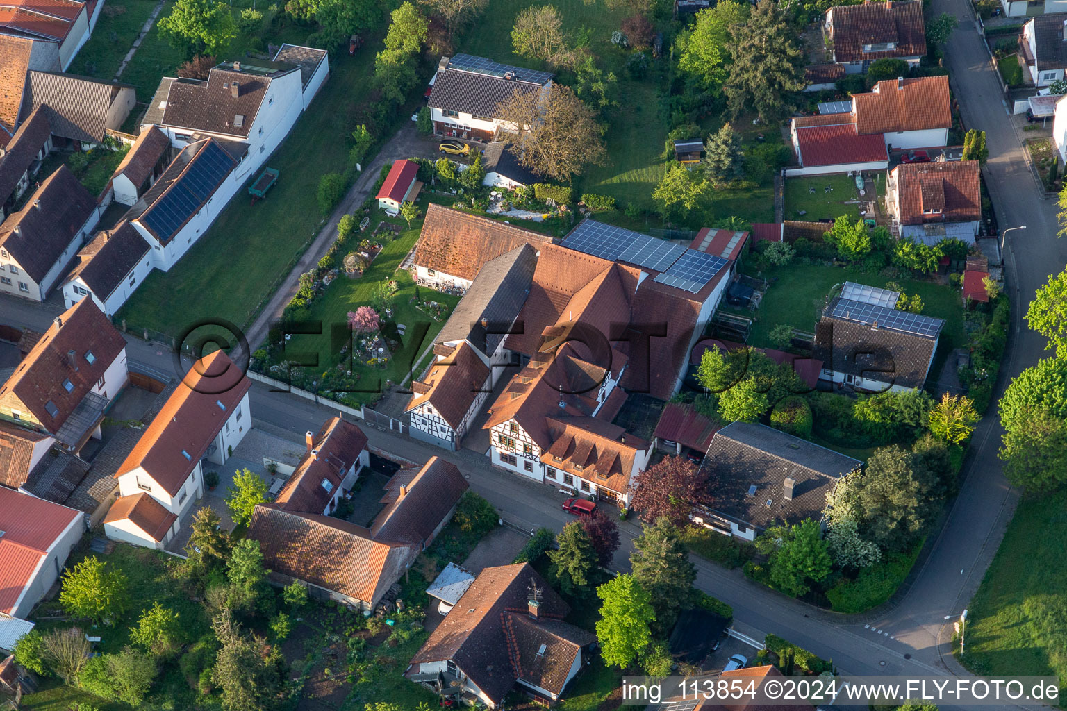 Vue oblique de Domaine viticole et bar à vin Vogler à le quartier Heuchelheim in Heuchelheim-Klingen dans le département Rhénanie-Palatinat, Allemagne