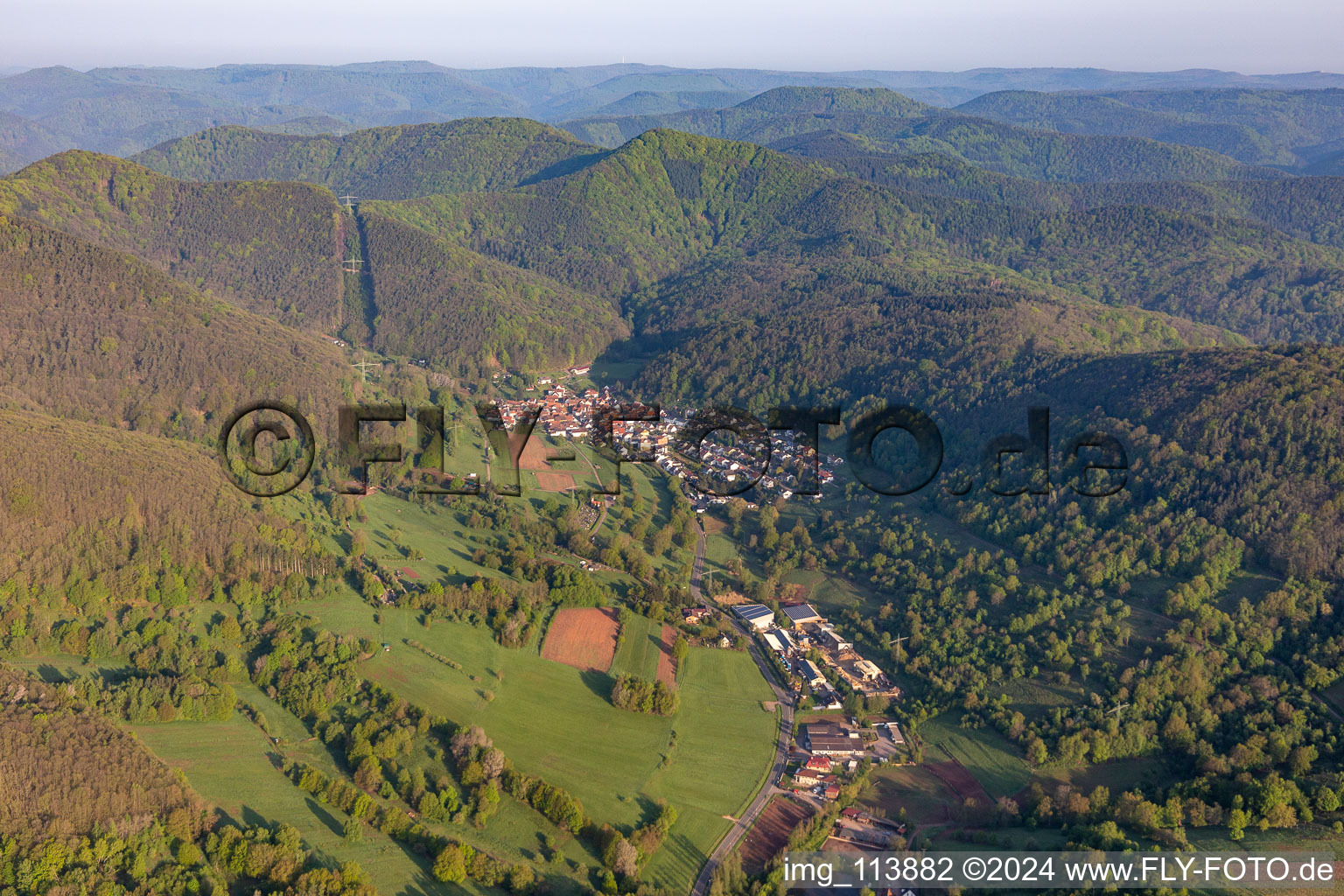 Quartier Gräfenhausen in Annweiler am Trifels dans le département Rhénanie-Palatinat, Allemagne d'en haut