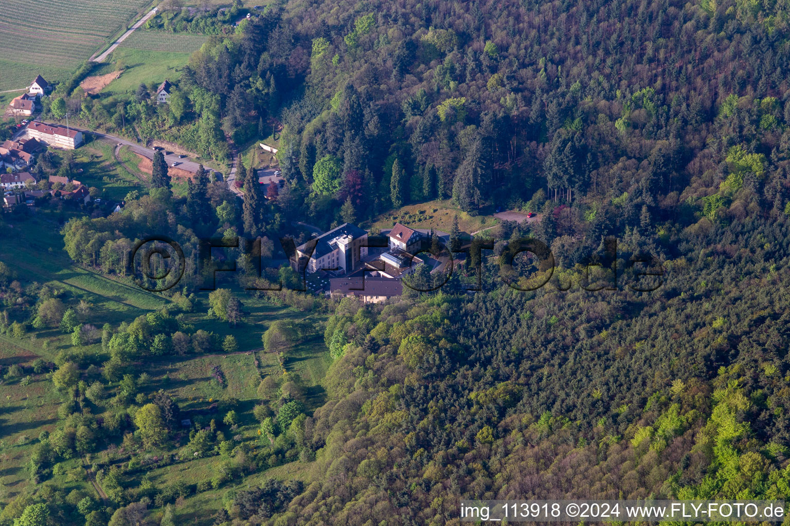 Vue aérienne de Clinique privée à Gleisweiler dans le département Rhénanie-Palatinat, Allemagne