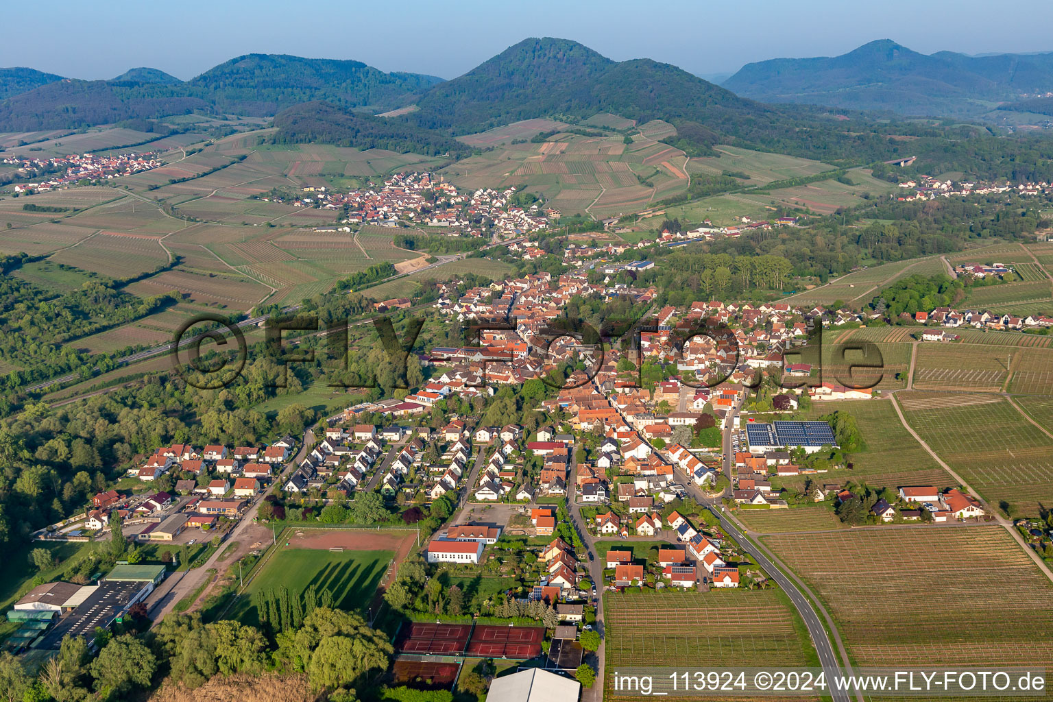 Siebeldingen dans le département Rhénanie-Palatinat, Allemagne du point de vue du drone