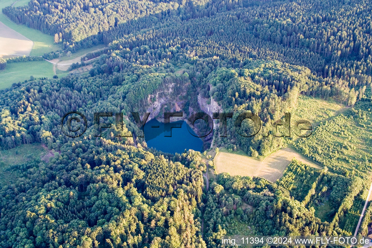 Vue aérienne de Zones riveraines de la région du lac Höwenegg à le quartier Mauenheim in Immendingen dans le département Bade-Wurtemberg, Allemagne