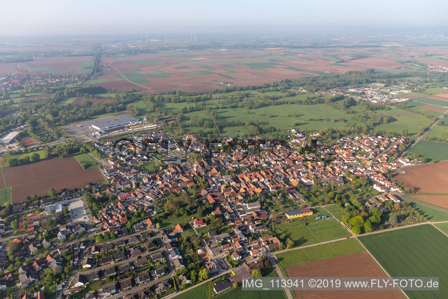 Rohrbach dans le département Rhénanie-Palatinat, Allemagne du point de vue du drone