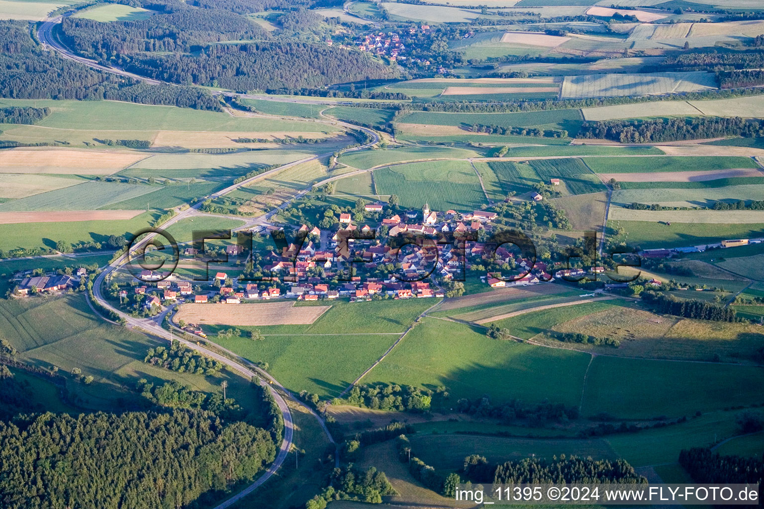 Vue aérienne de Vue sur le village à le quartier Mauenheim in Immendingen dans le département Bade-Wurtemberg, Allemagne