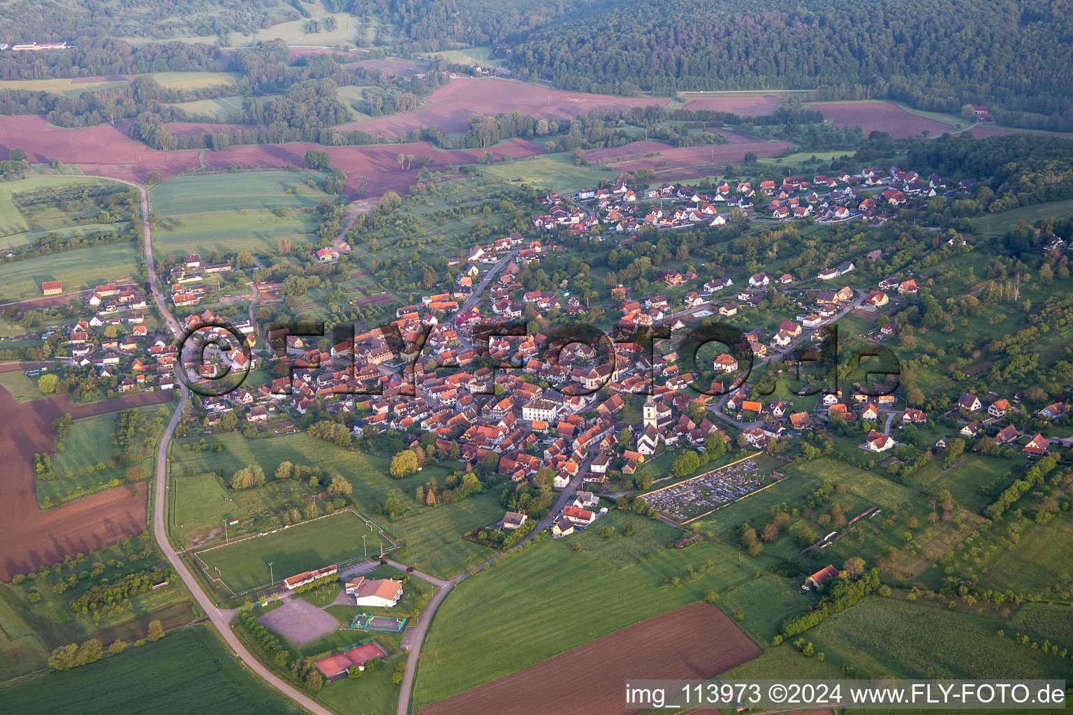 Gœrsdorf dans le département Bas Rhin, France depuis l'avion