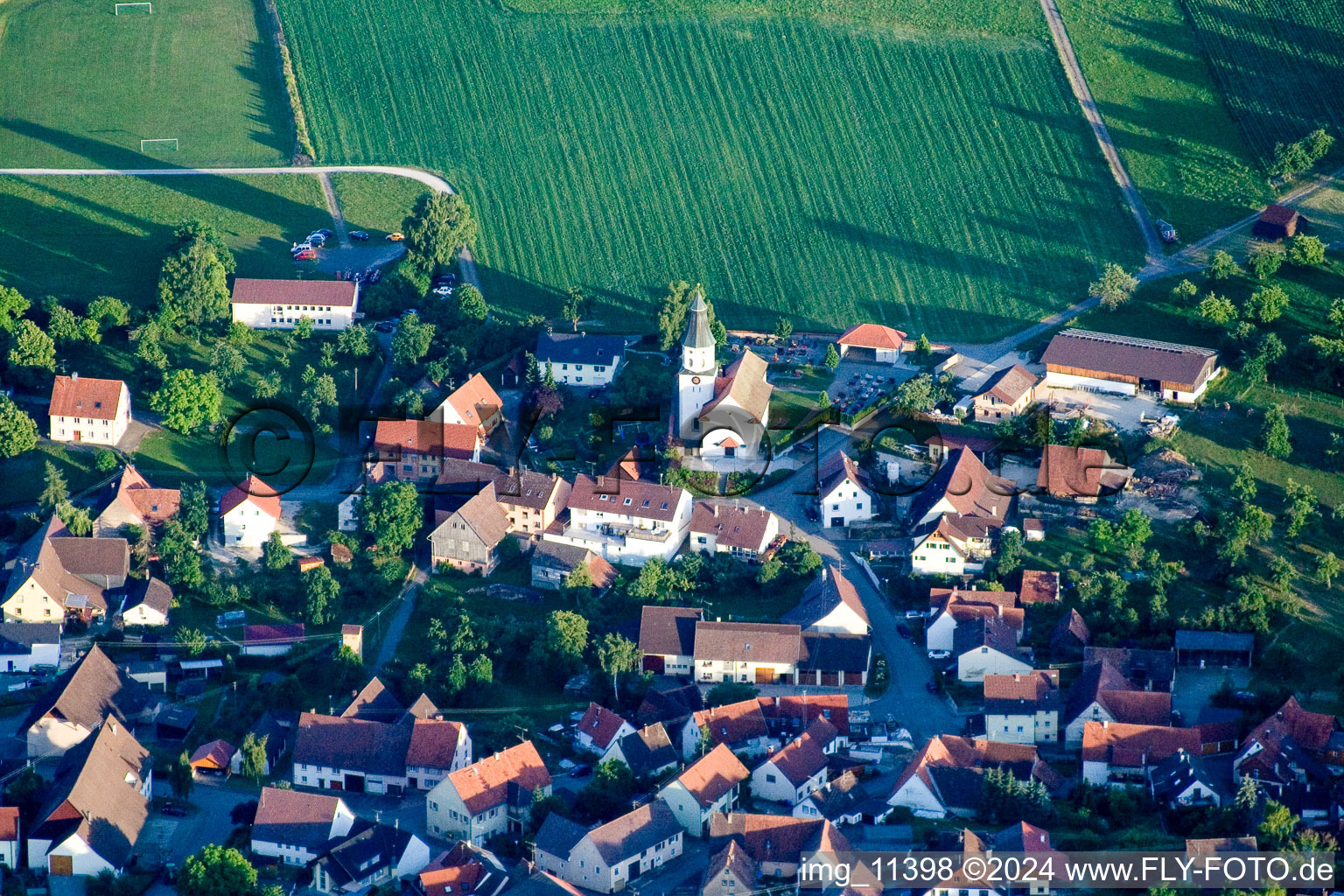 Vue aérienne de Saint-Barthélemy du Nord à le quartier Mauenheim in Immendingen dans le département Bade-Wurtemberg, Allemagne