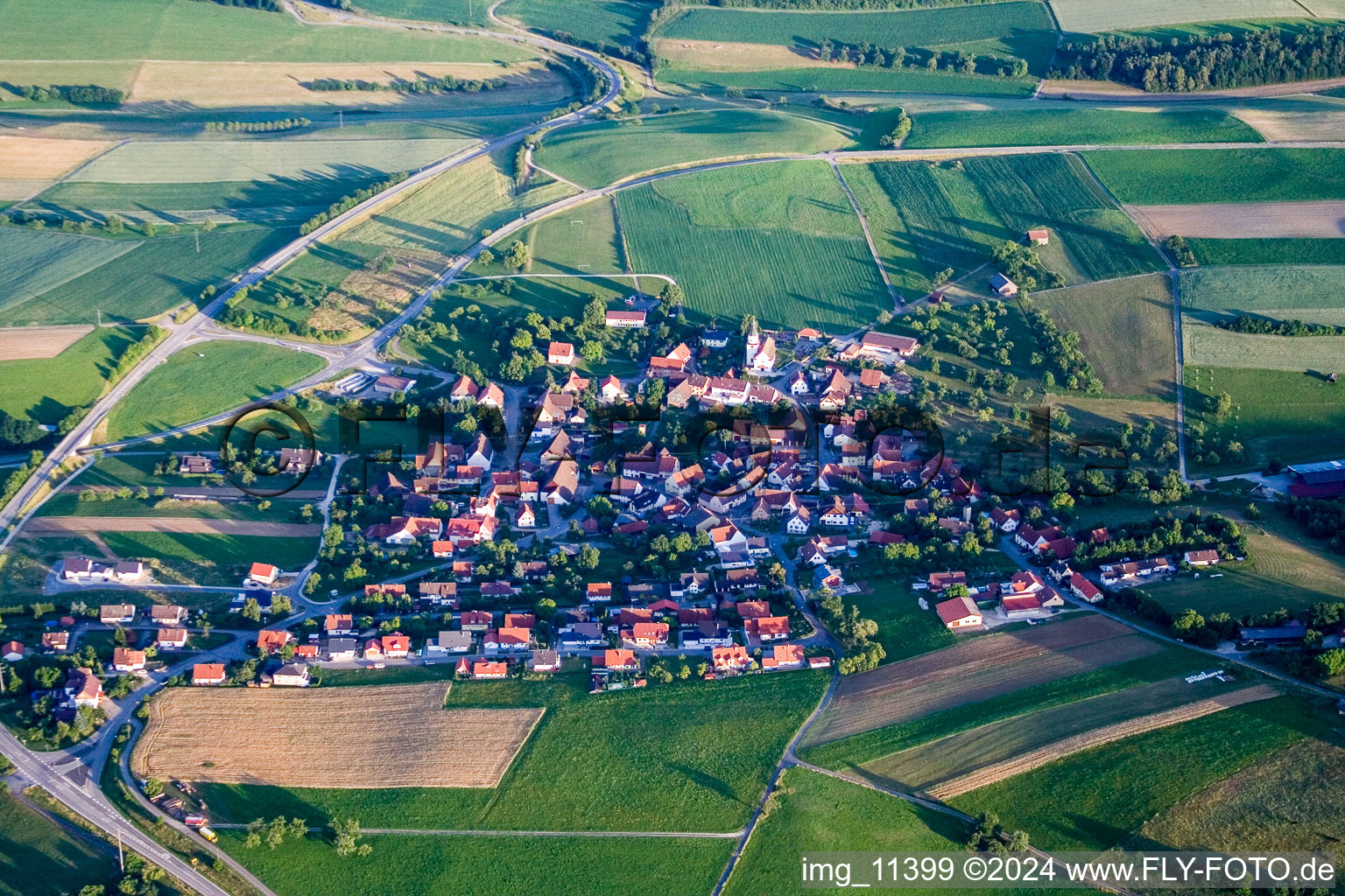 Vue aérienne de Vue sur le village à le quartier Mauenheim in Immendingen dans le département Bade-Wurtemberg, Allemagne