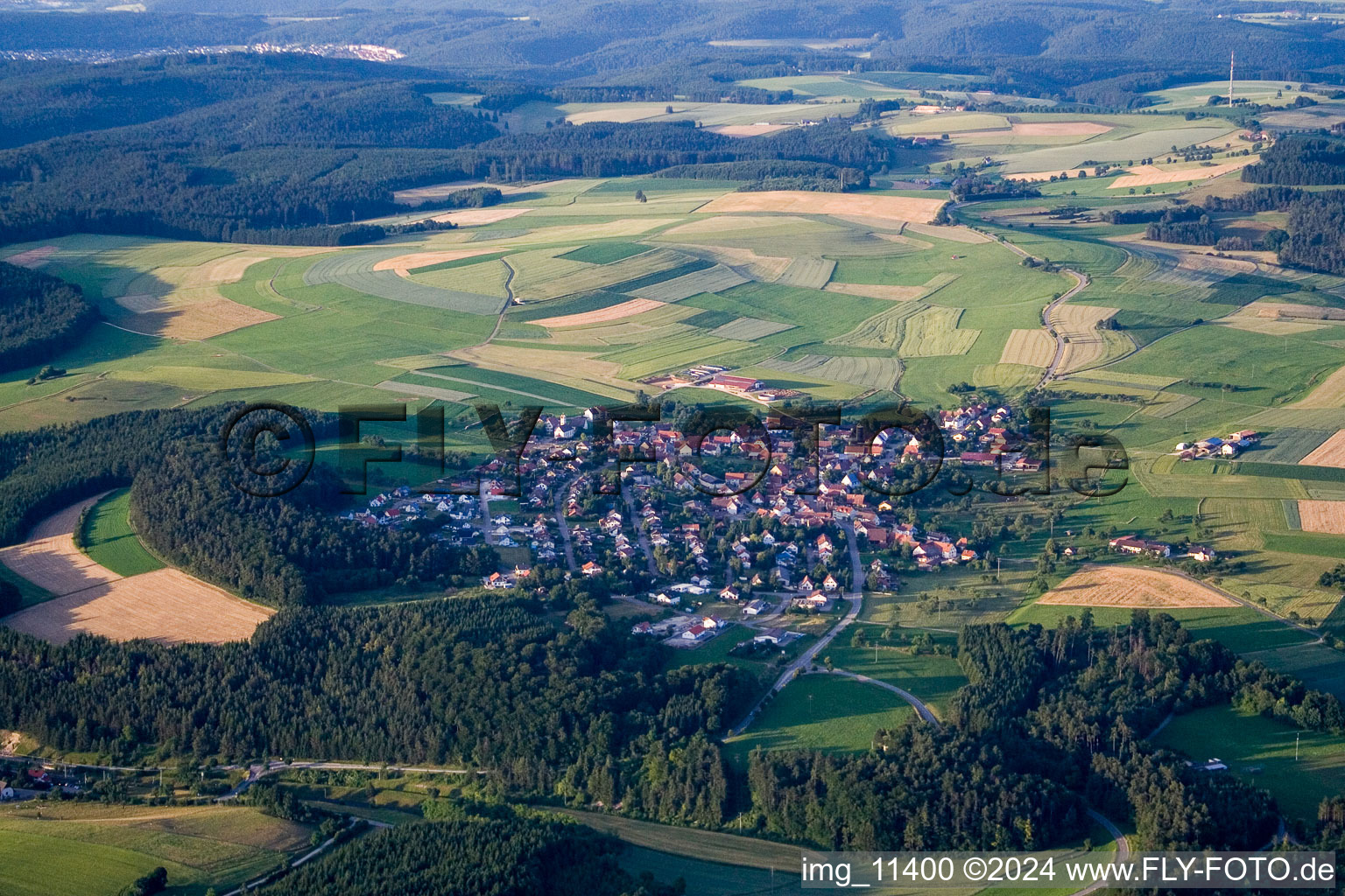 Vue aérienne de Vue sur le village à le quartier Mauenheim in Immendingen dans le département Bade-Wurtemberg, Allemagne