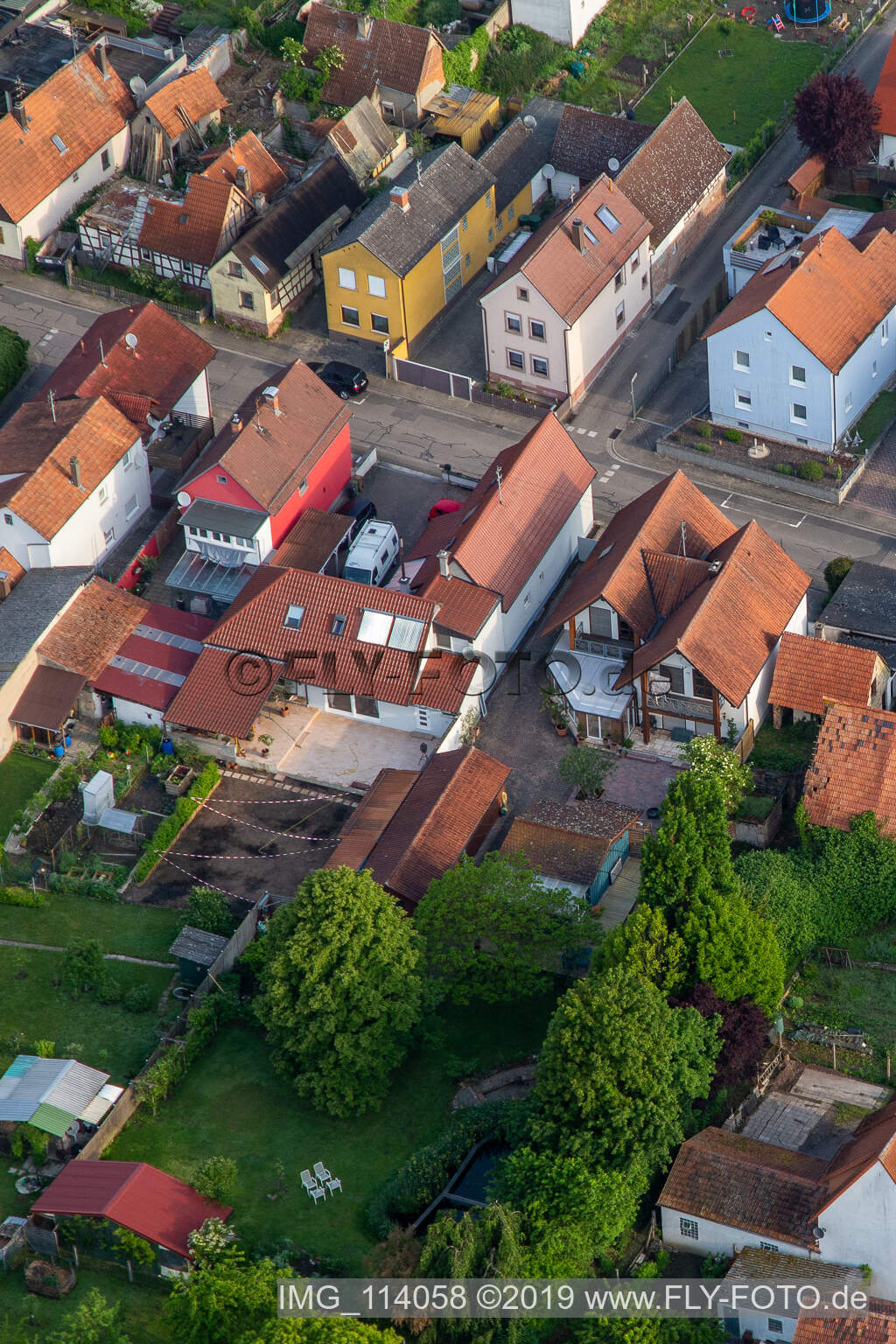 Enregistrement par drone de Freckenfeld dans le département Rhénanie-Palatinat, Allemagne