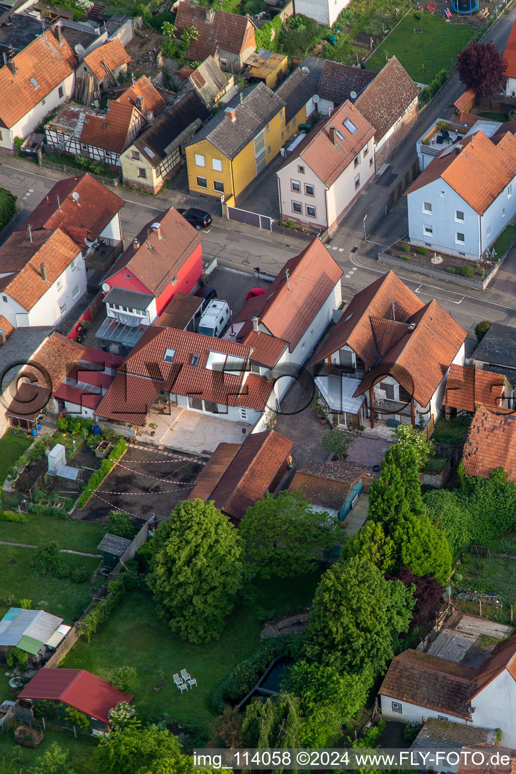 Enregistrement par drone de Freckenfeld dans le département Rhénanie-Palatinat, Allemagne