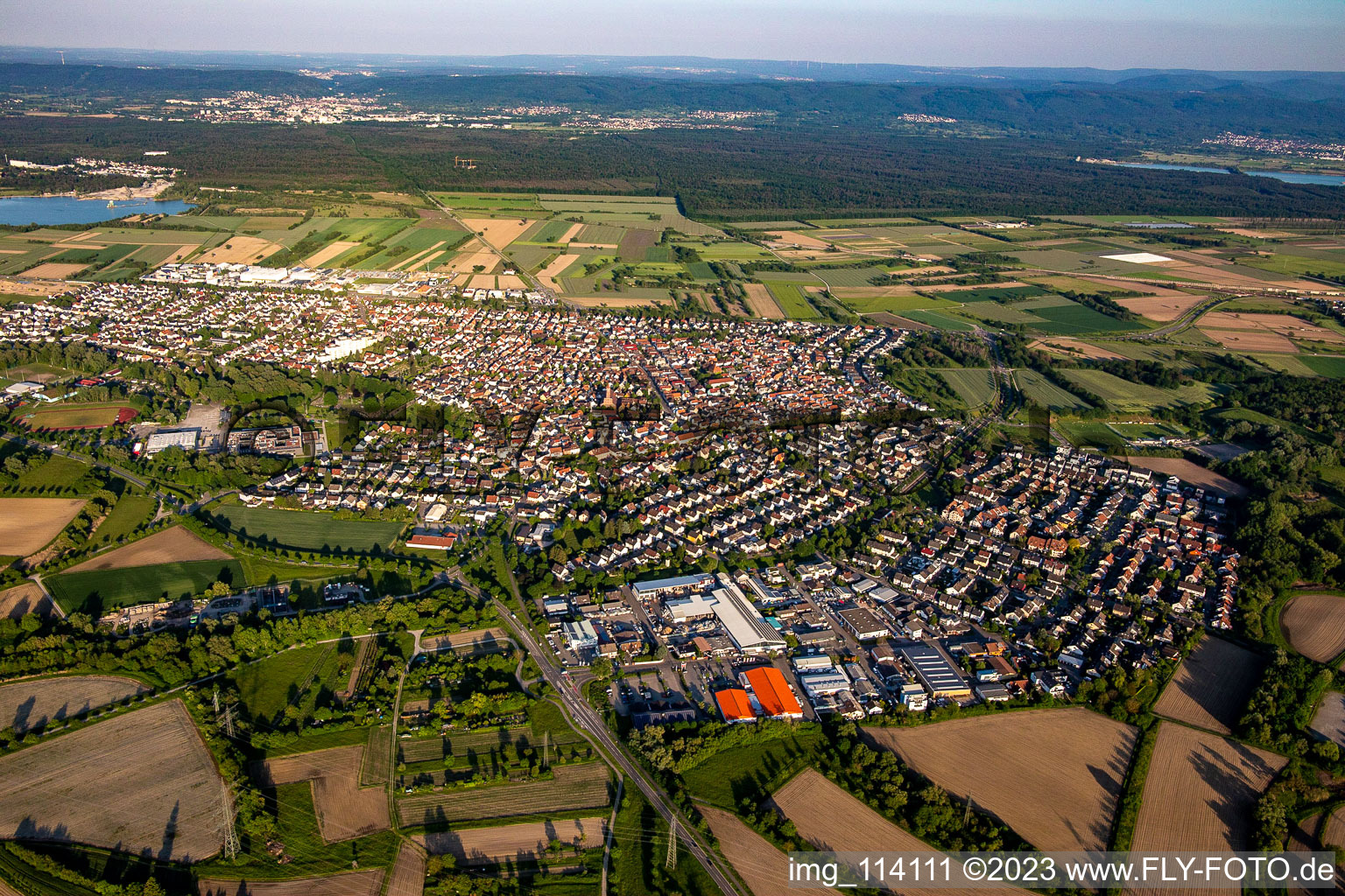 Vue aérienne de De l'ouest à le quartier Mörsch in Rheinstetten dans le département Bade-Wurtemberg, Allemagne