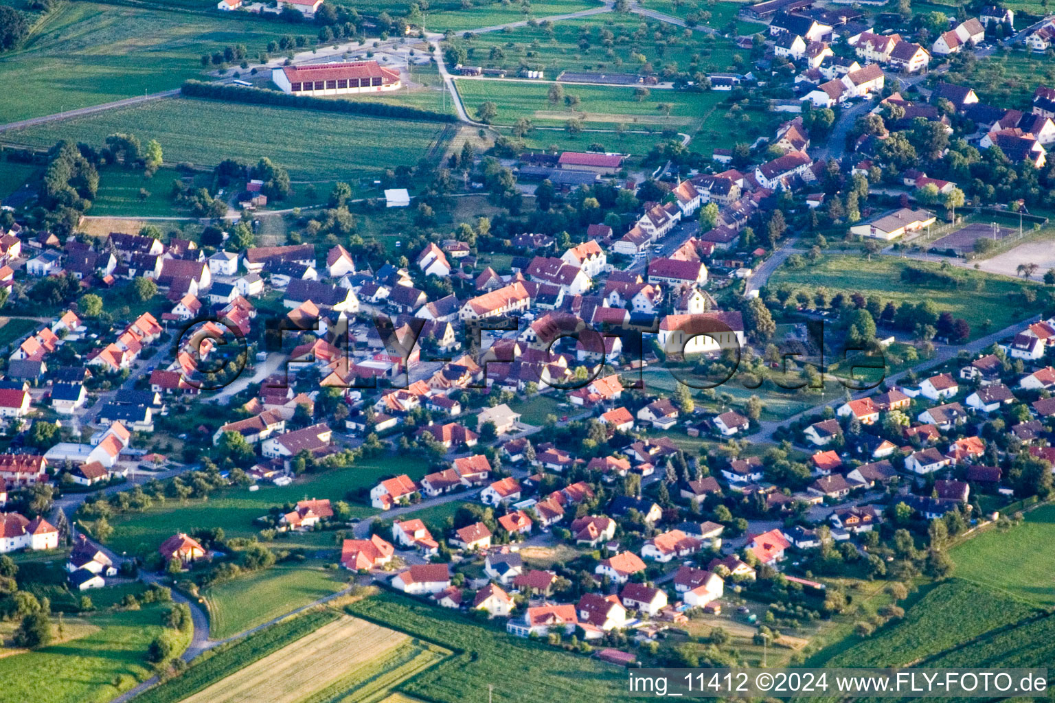 Vue aérienne de Quartier Bittelbrunn in Engen dans le département Bade-Wurtemberg, Allemagne