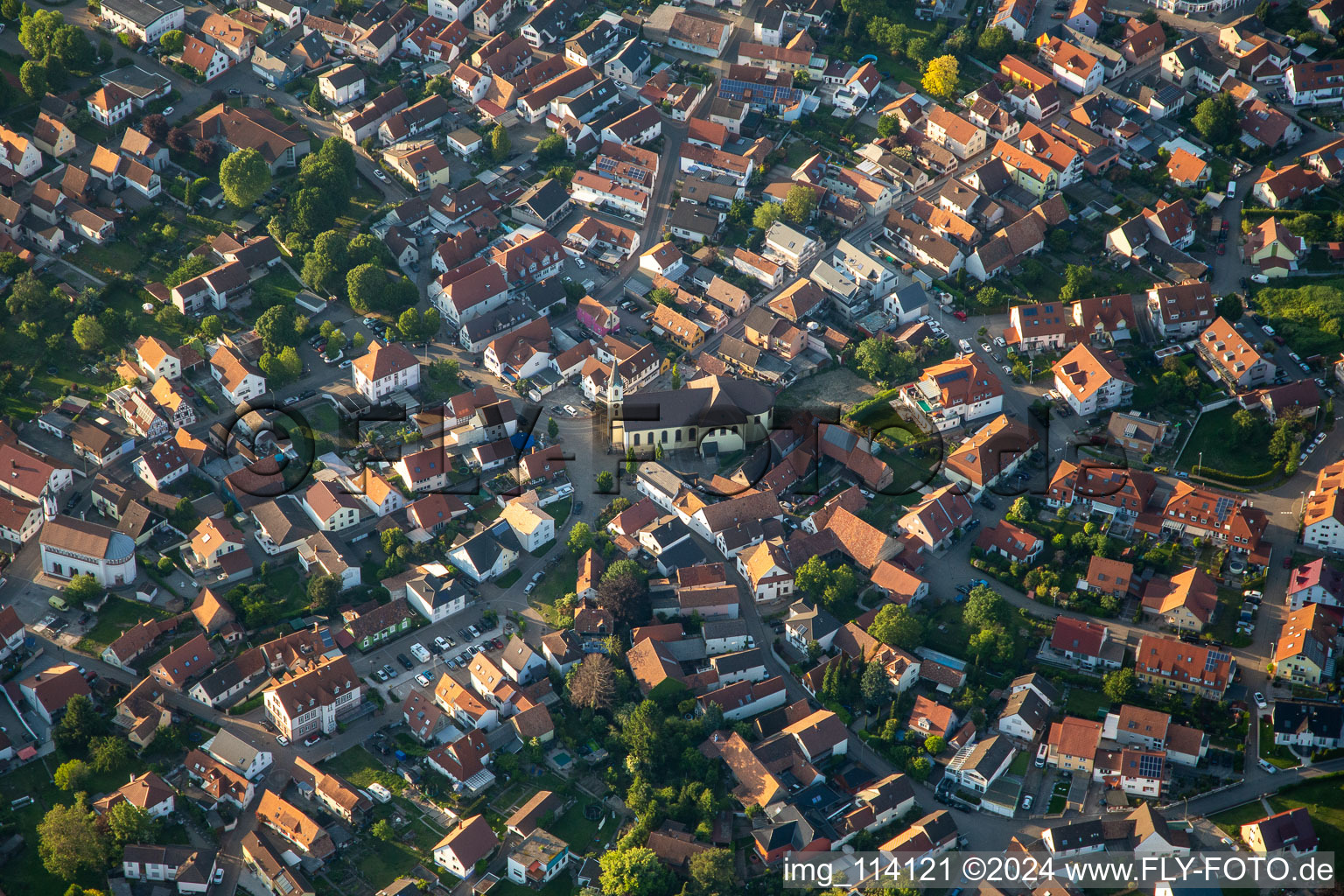 Enregistrement par drone de Quartier Maximiliansau in Wörth am Rhein dans le département Rhénanie-Palatinat, Allemagne