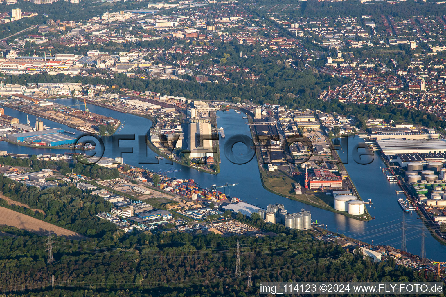 Quartier Rheinhafen in Karlsruhe dans le département Bade-Wurtemberg, Allemagne d'en haut