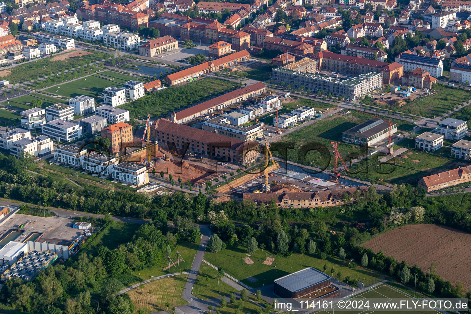 Vue aérienne de Chantier de rénovation et de reconversion de l'ancienne caserne militaire de l'armée française après le salon horticole national à Landau in der Pfalz dans le département Rhénanie-Palatinat, Allemagne