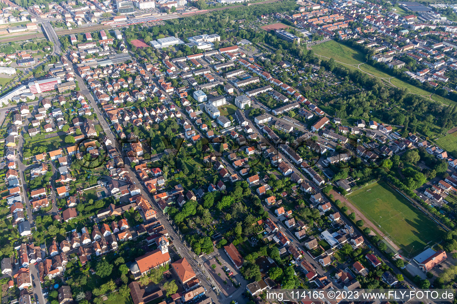 Vue oblique de Quartier Queichheim in Landau in der Pfalz dans le département Rhénanie-Palatinat, Allemagne