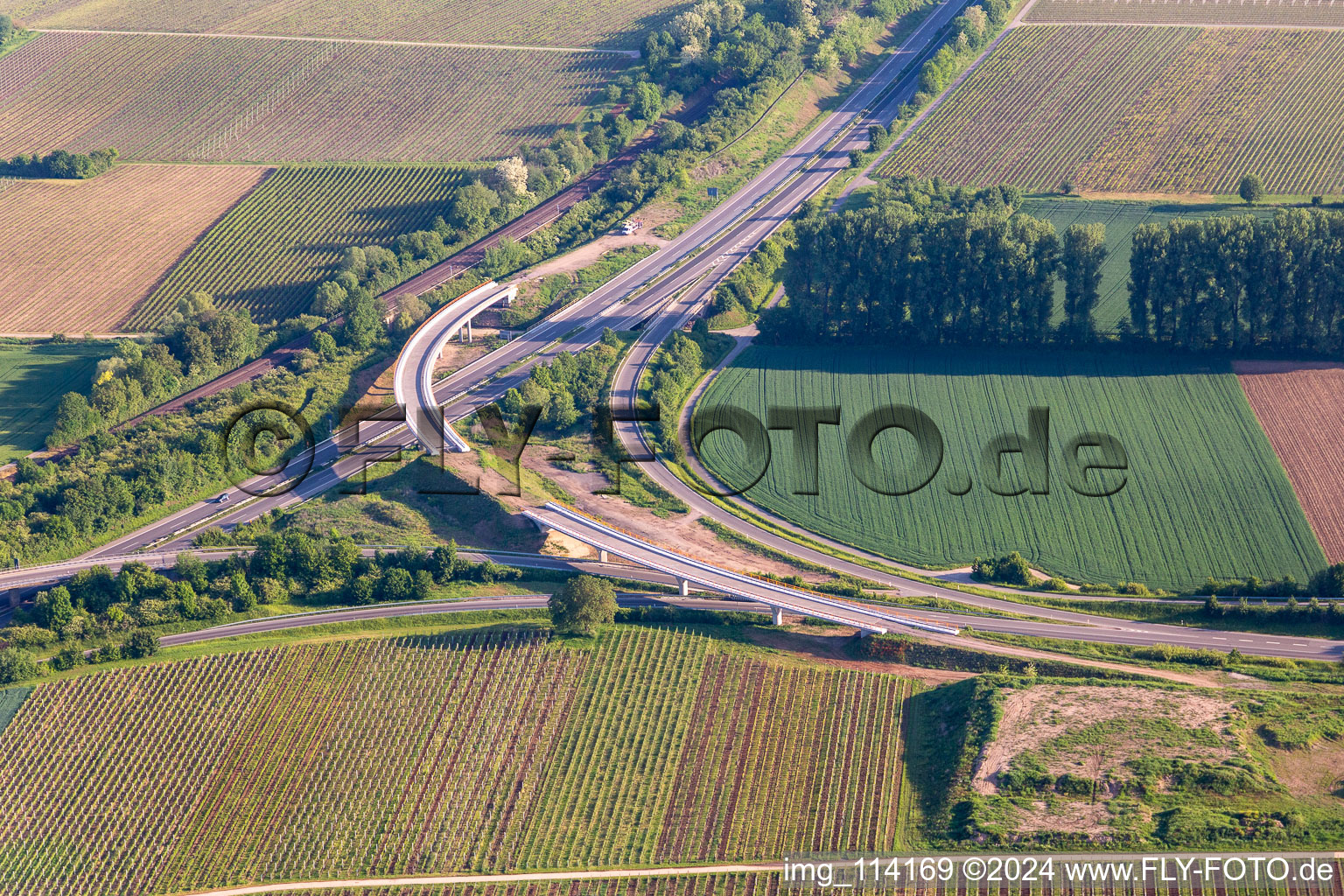 Vue aérienne de Sortie A65 Landau Nord pour la construction d'un nouveau pont à le quartier Dammheim in Landau in der Pfalz dans le département Rhénanie-Palatinat, Allemagne