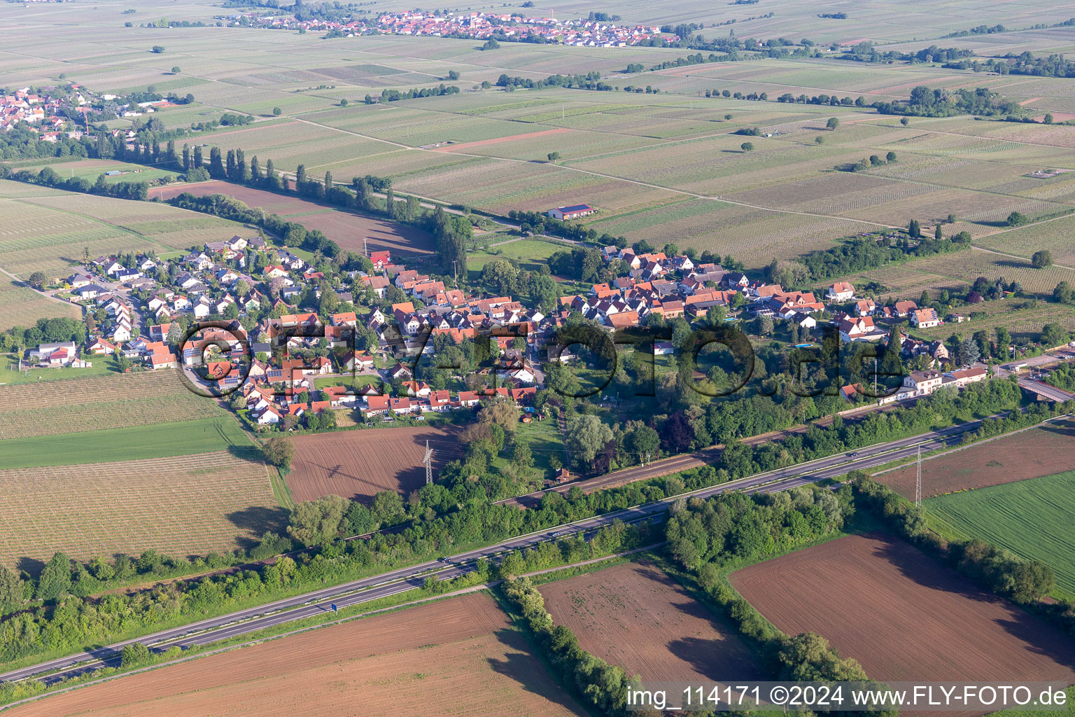 Enregistrement par drone de Knöringen dans le département Rhénanie-Palatinat, Allemagne