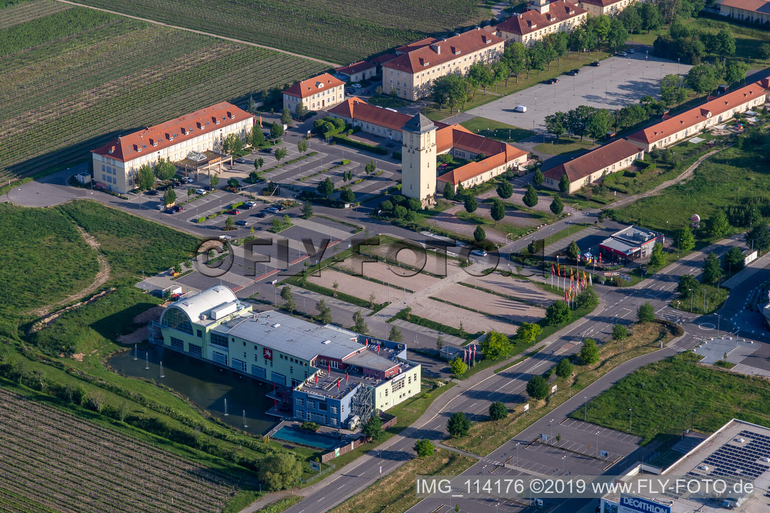 Le Quartier Hornbach à Neustadt an der Weinstraße dans le département Rhénanie-Palatinat, Allemagne vue d'en haut