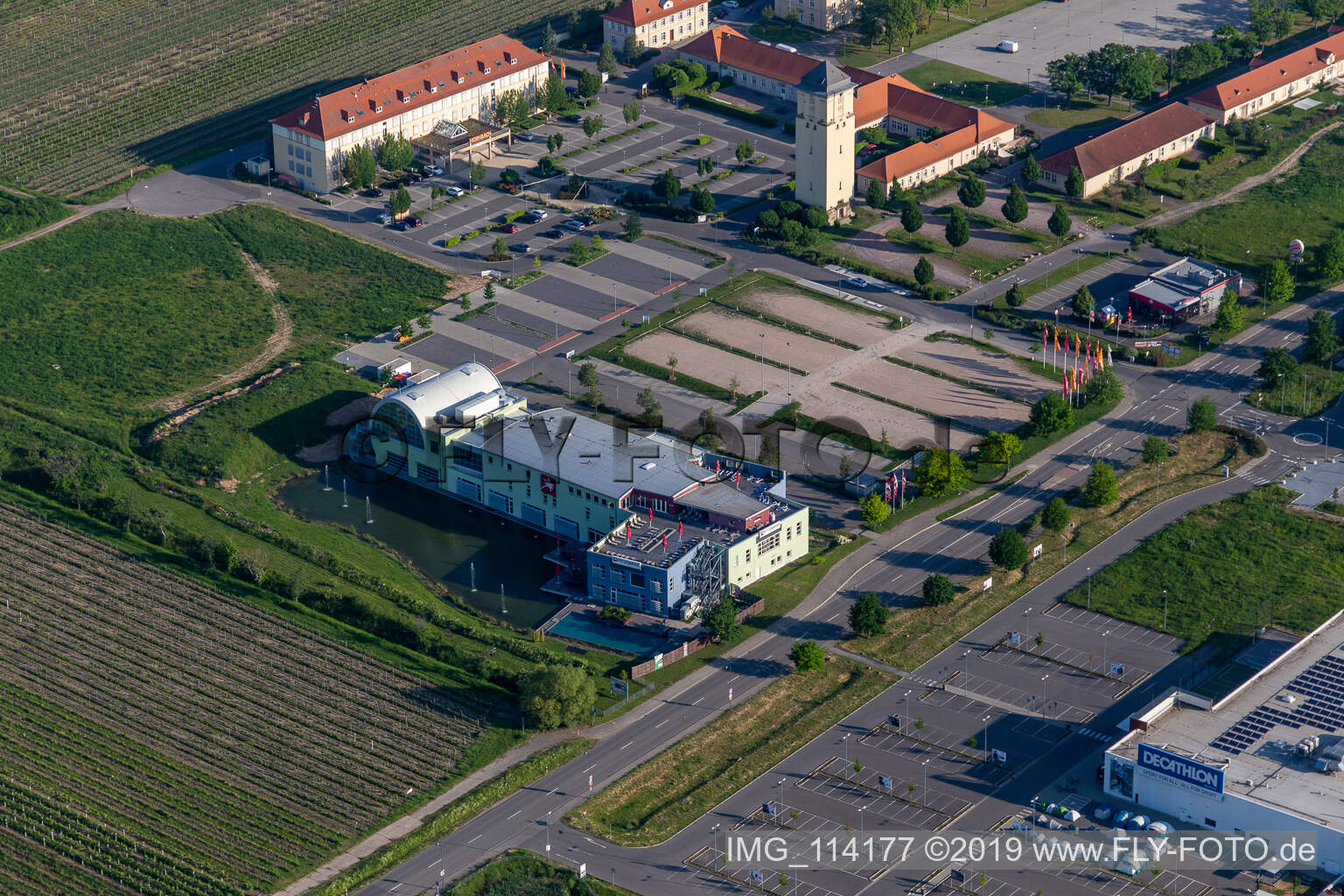 Le Quartier Hornbach à Neustadt an der Weinstraße dans le département Rhénanie-Palatinat, Allemagne depuis l'avion