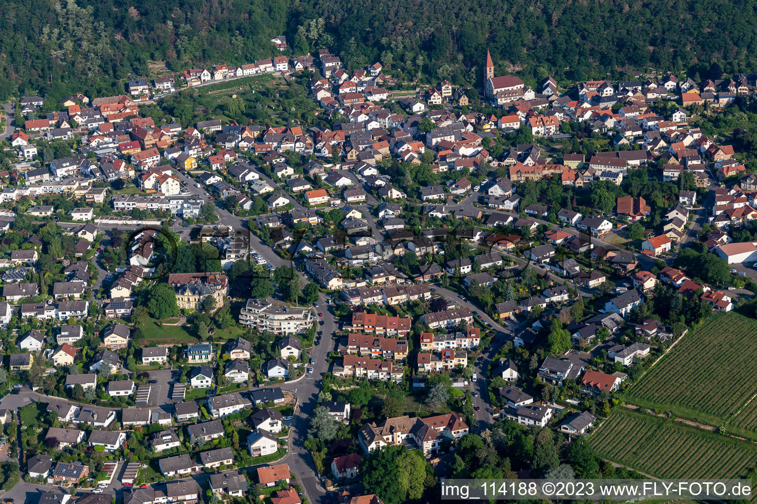 Vue aérienne de Herzogstr. à le quartier Königsbach in Neustadt an der Weinstraße dans le département Rhénanie-Palatinat, Allemagne