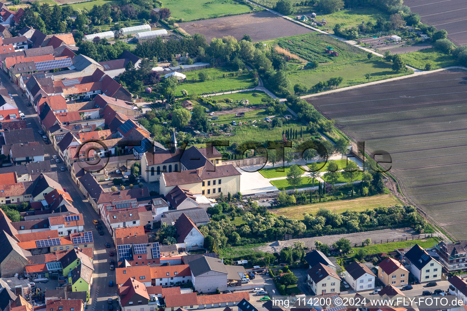 Vue aérienne de Jardins du château de Hallberg à Fußgönheim dans le département Rhénanie-Palatinat, Allemagne