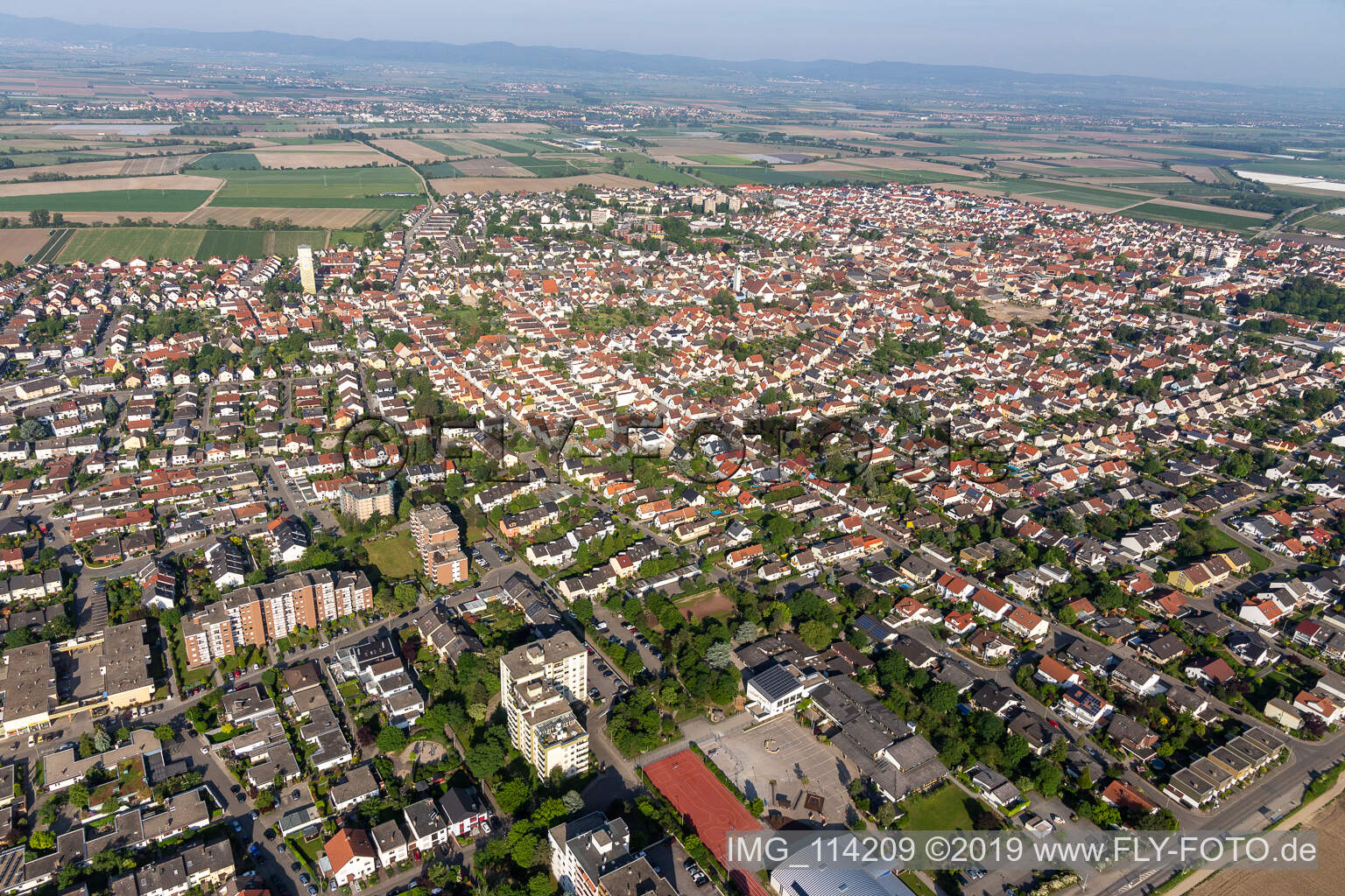 Vue oblique de Mutterstadt dans le département Rhénanie-Palatinat, Allemagne
