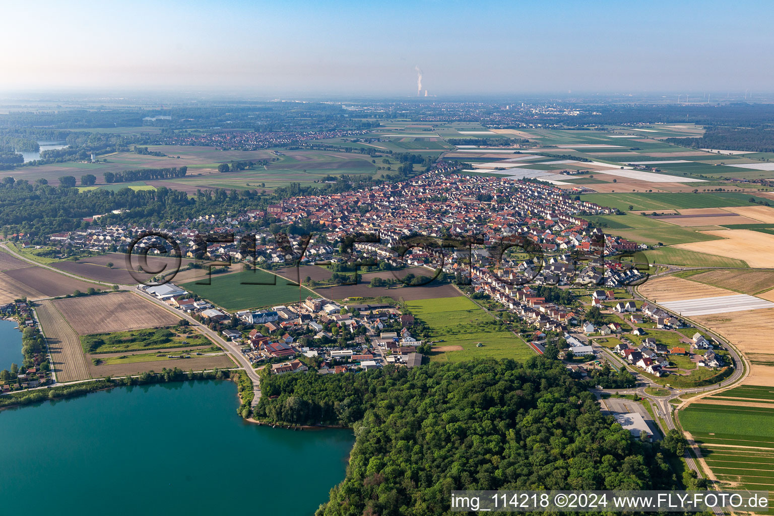 Waldsee dans le département Rhénanie-Palatinat, Allemagne vu d'un drone