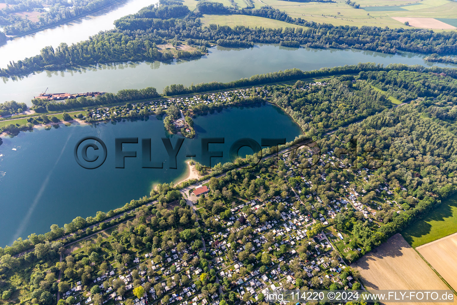 Vue aérienne de Marxweiher à Waldsee dans le département Rhénanie-Palatinat, Allemagne