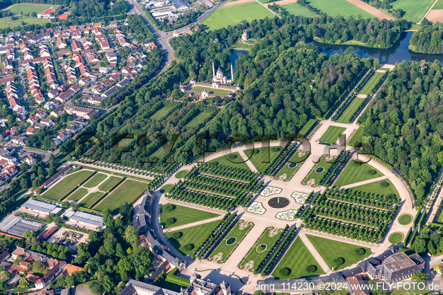 Photographie aérienne de Parc rococo du jardin et château Schwetzingen à Schwetzingen dans le département Bade-Wurtemberg, Allemagne