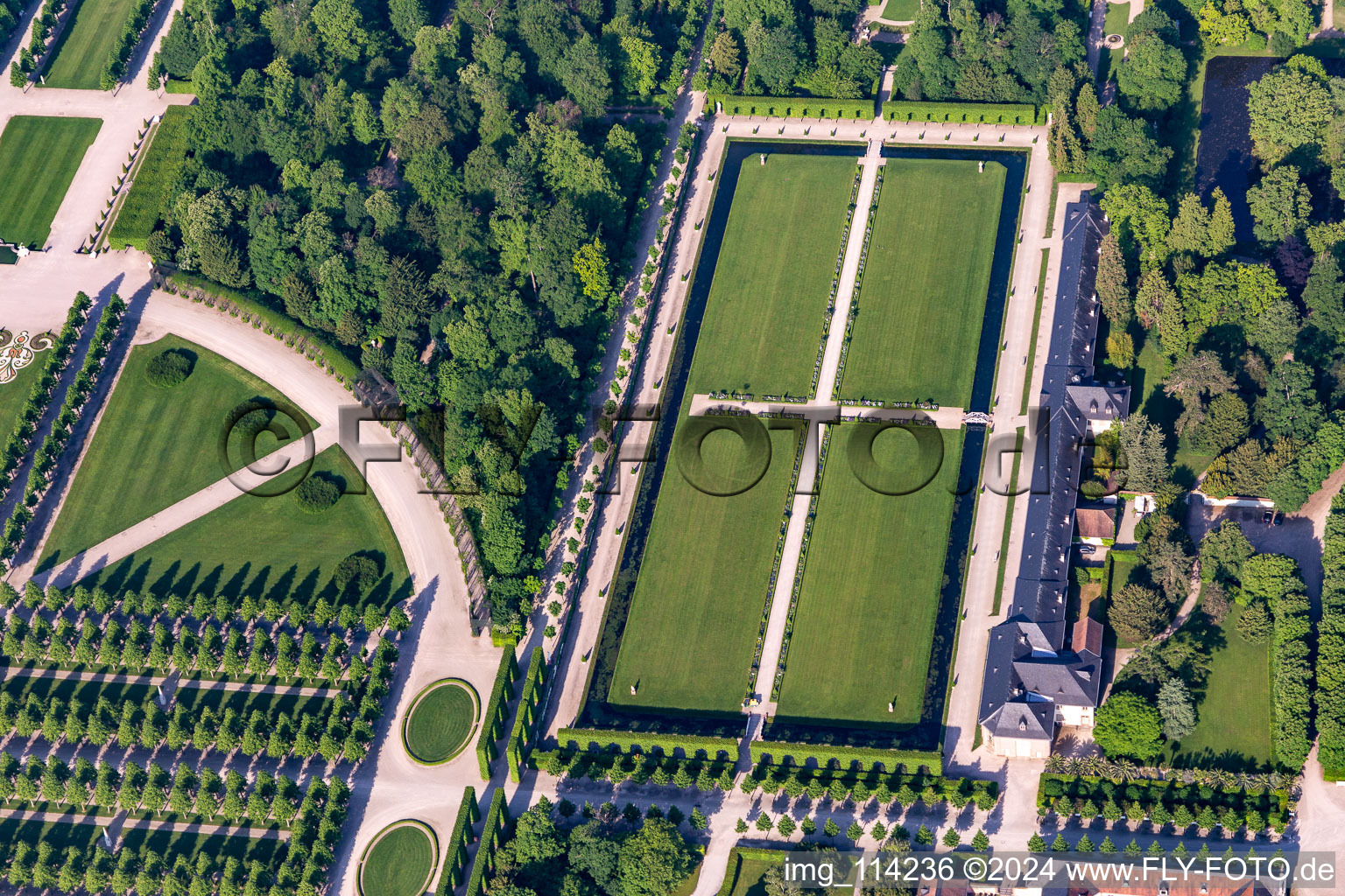 Jardin du château à Schwetzingen dans le département Bade-Wurtemberg, Allemagne d'en haut