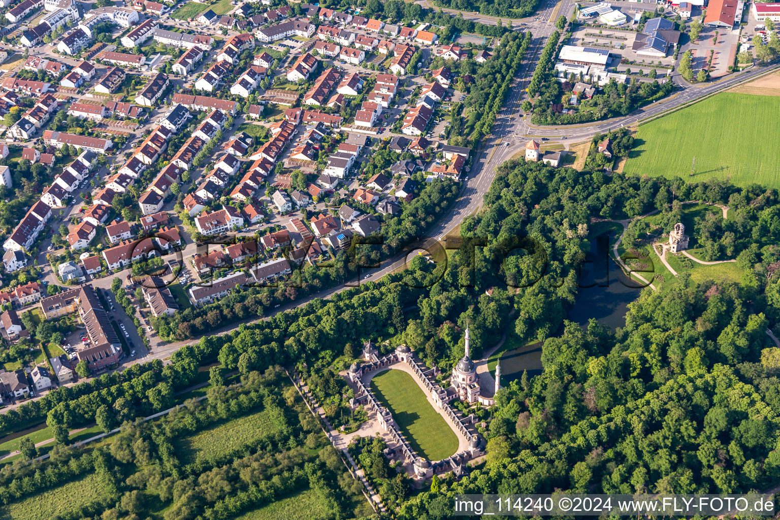 Vue aérienne de Mosquée de Parc du château de Schwetzingen à Schwetzingen dans le département Bade-Wurtemberg, Allemagne