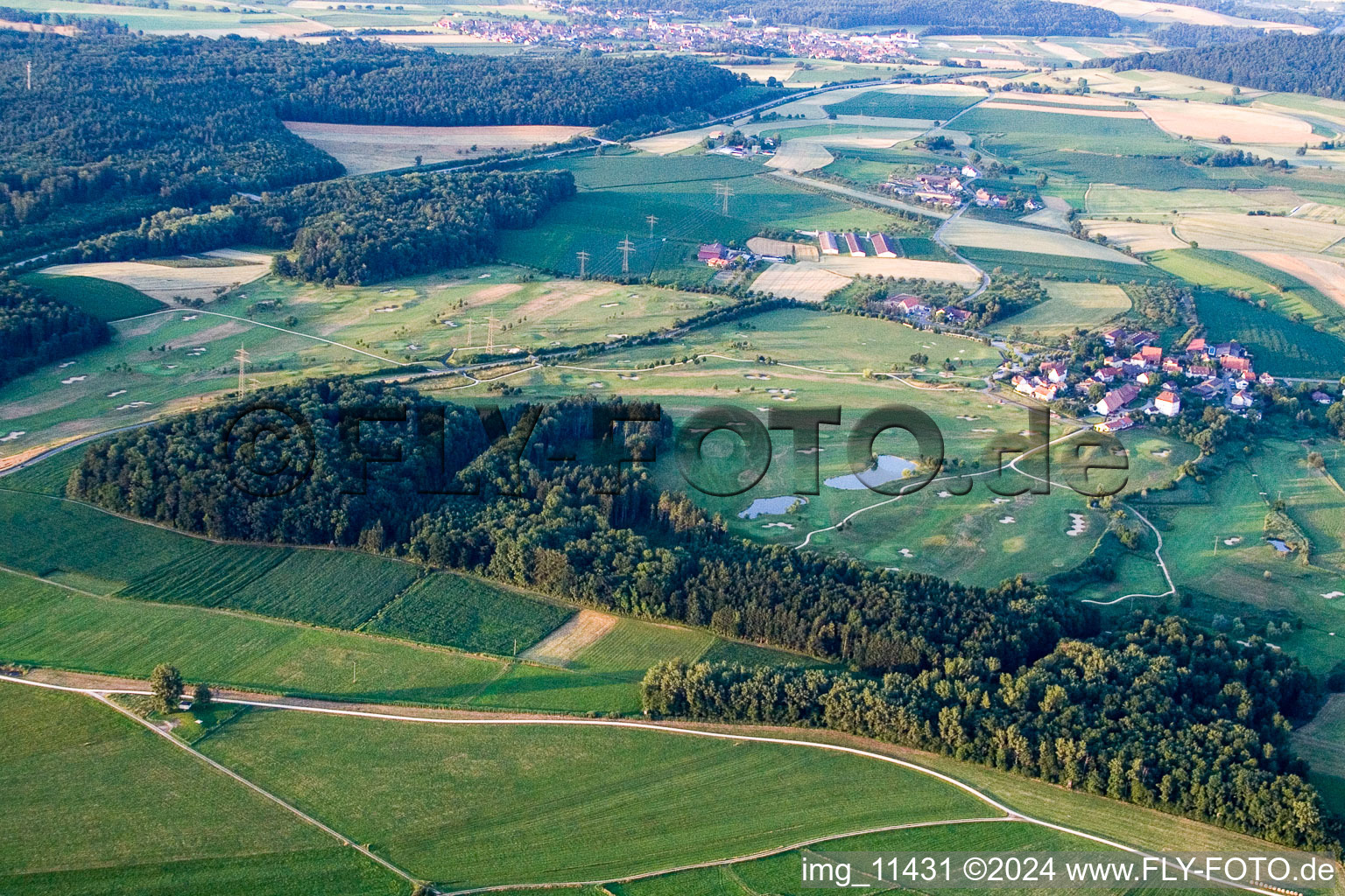 Vue aérienne de Terrain du parcours de golf Golfclub Steisslingen eV au bord du lac de Constance à le quartier Wiechs in Steißlingen dans le département Bade-Wurtemberg, Allemagne