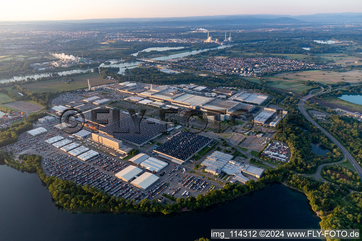 Photographie aérienne de Usine de camions Daimler à Wörth am Rhein dans le département Rhénanie-Palatinat, Allemagne