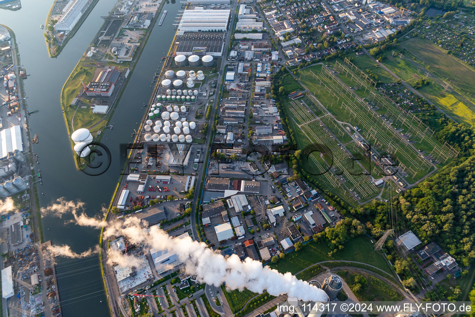 Quartier Rheinhafen in Karlsruhe dans le département Bade-Wurtemberg, Allemagne hors des airs