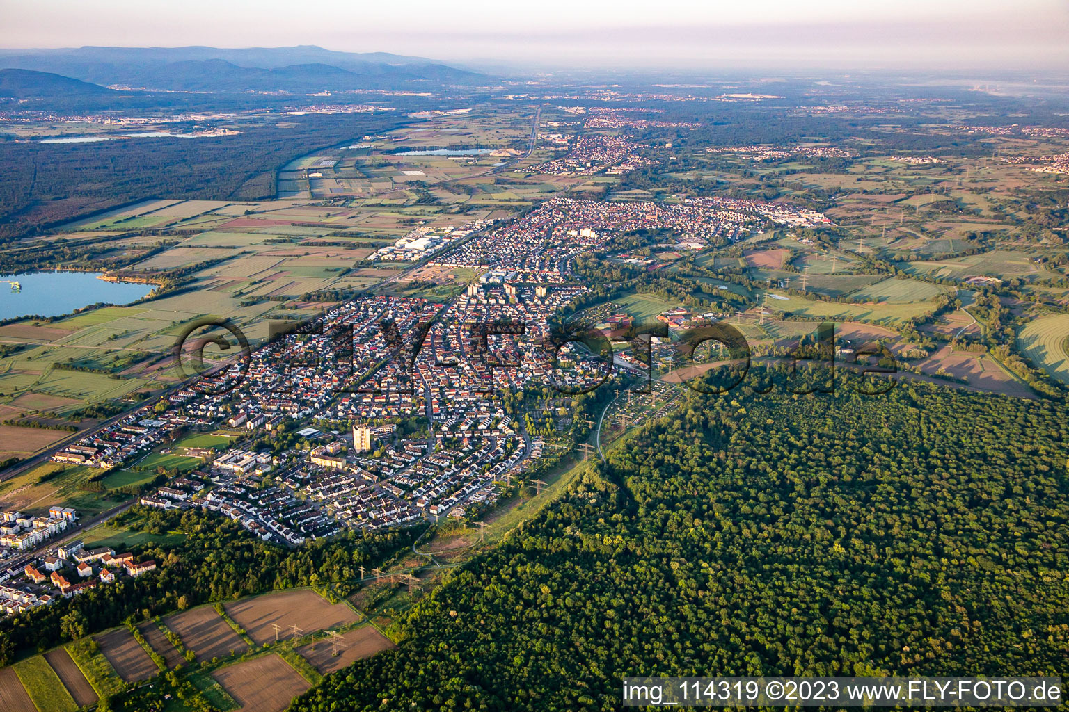 Vue aérienne de Du nord-ouest à le quartier Forchheim in Rheinstetten dans le département Bade-Wurtemberg, Allemagne