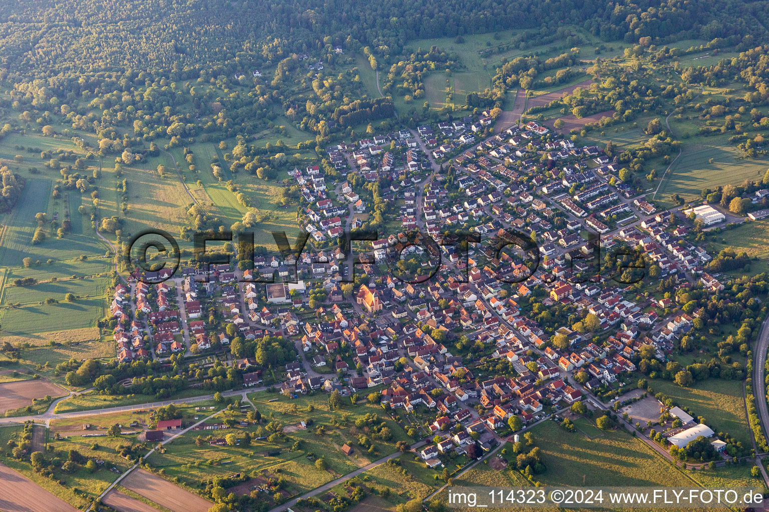 Vue aérienne de Quartier Ettlingenweier in Ettlingen dans le département Bade-Wurtemberg, Allemagne