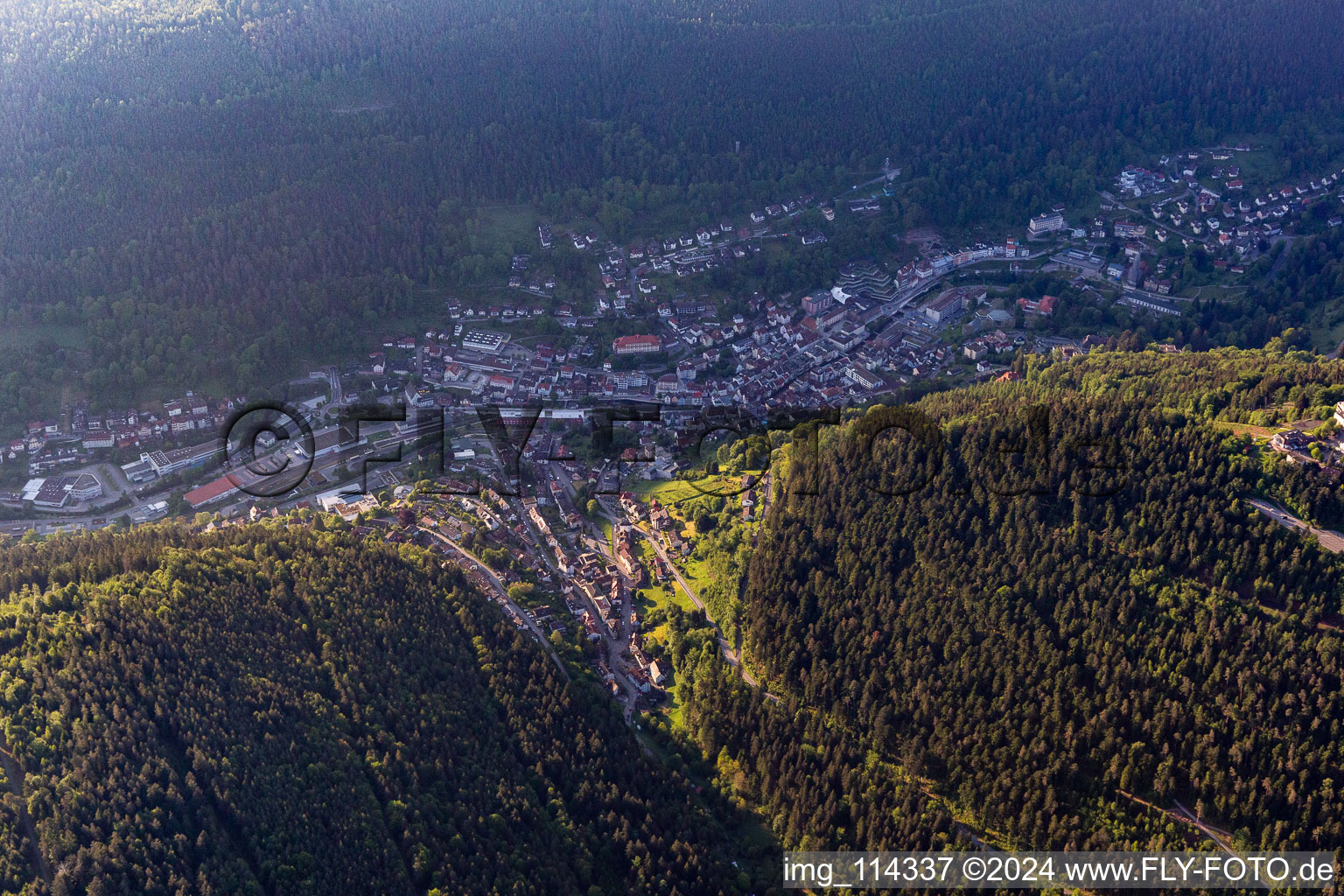 Vue aérienne de Bad Wildbad dans le département Bade-Wurtemberg, Allemagne