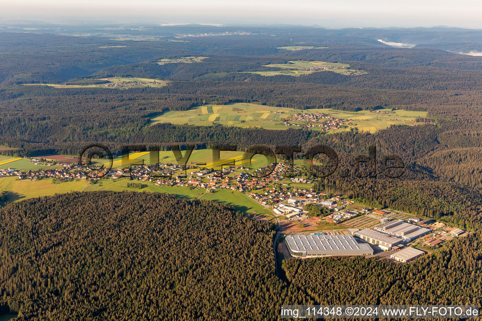 Vue aérienne de Simmersfeld dans le département Bade-Wurtemberg, Allemagne