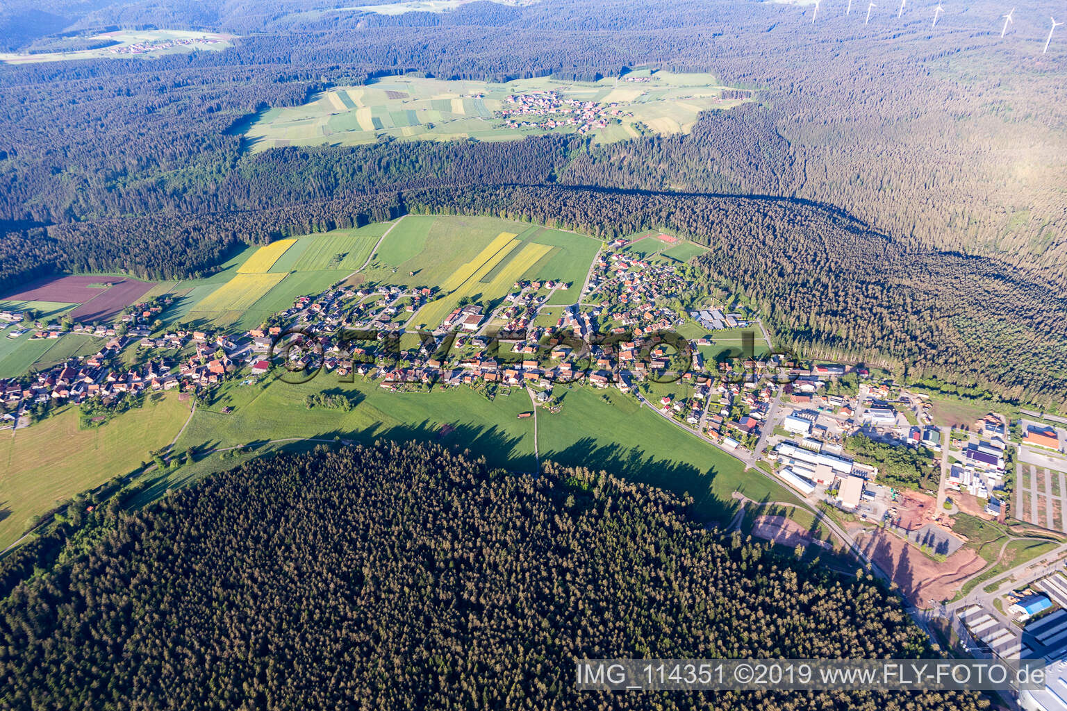 Vue aérienne de Simmersfeld dans le département Bade-Wurtemberg, Allemagne
