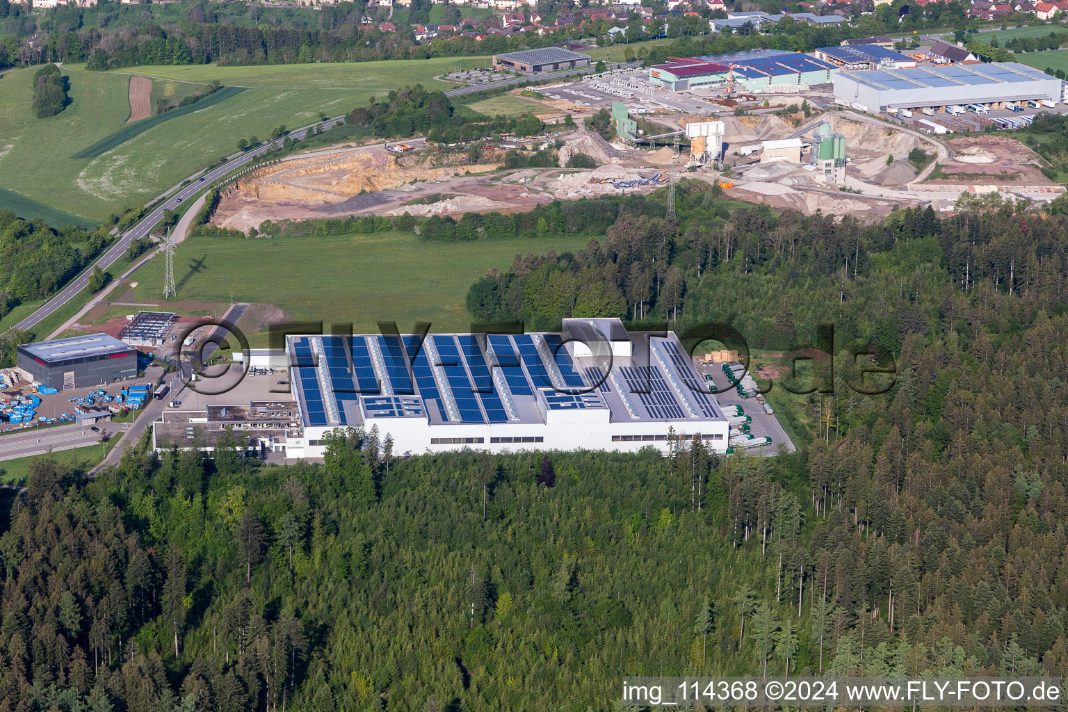 Vue aérienne de Site de l'usine Weinmann Aach AG à Dornstetten dans le département Bade-Wurtemberg, Allemagne